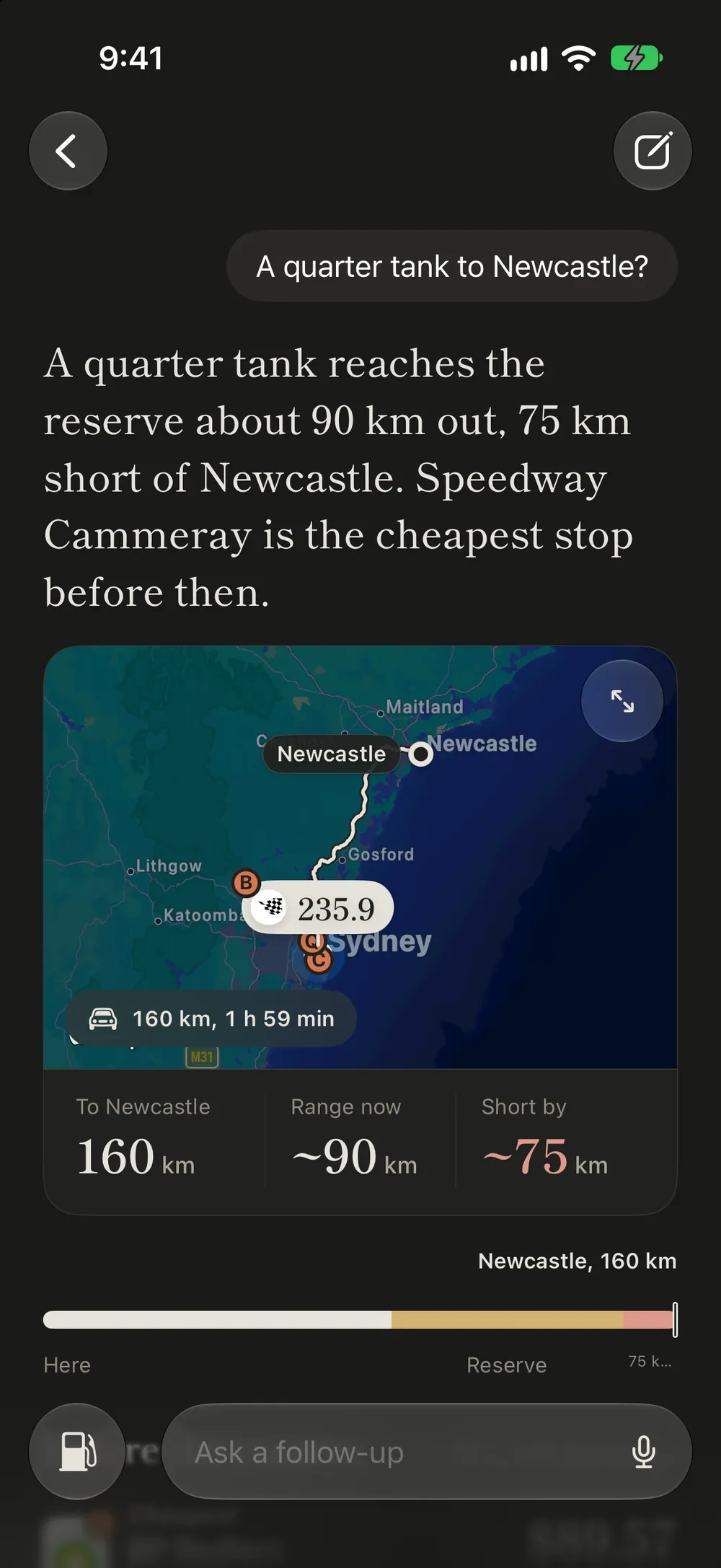 어시스턴트: 탱크 4분의 1로는 약 90 km 지점에서 예비 연료에 닿아 뉴캐슬까지 75 km 모자랍니다. 경로와 최저가 정차 지점이 있는 지도 포함